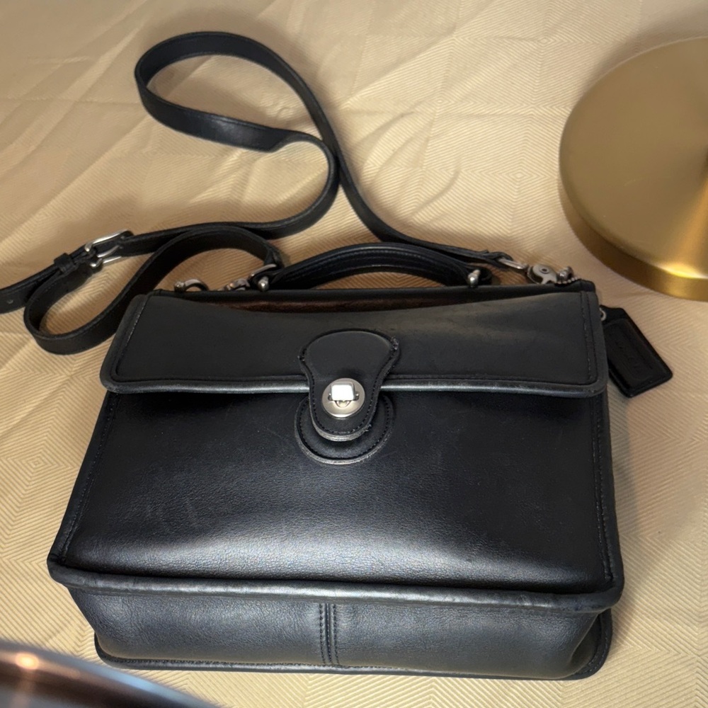 Vintage Coach Willis Shoulder Bag No. 240-3505 – Made in the United States! - Picture 4 of 12
